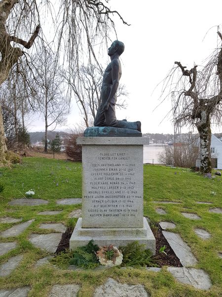 Fil:MinnesmerkeStordKyrkje.jpg