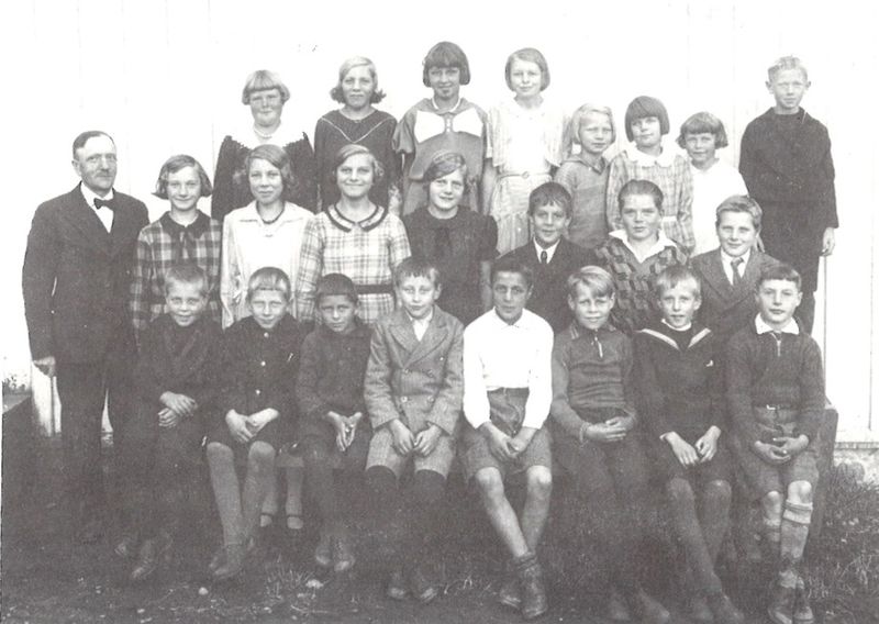 Fil:Lindland skole Holum elever 1933-1934.jpg