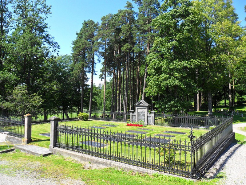 Fil:Knudsenfamiliens gravminne Borgestad kirke.jpg